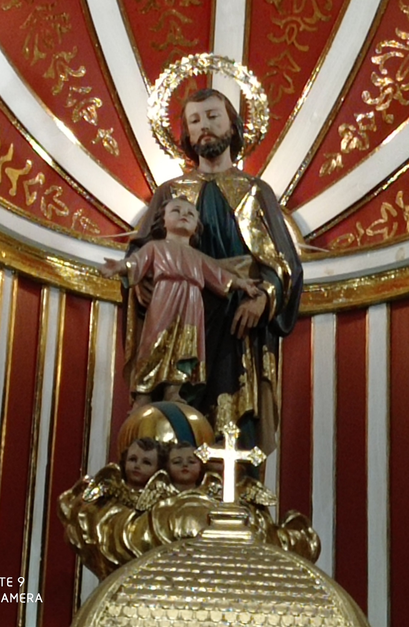 Hermosa imagen de San José en el altar principal del templo