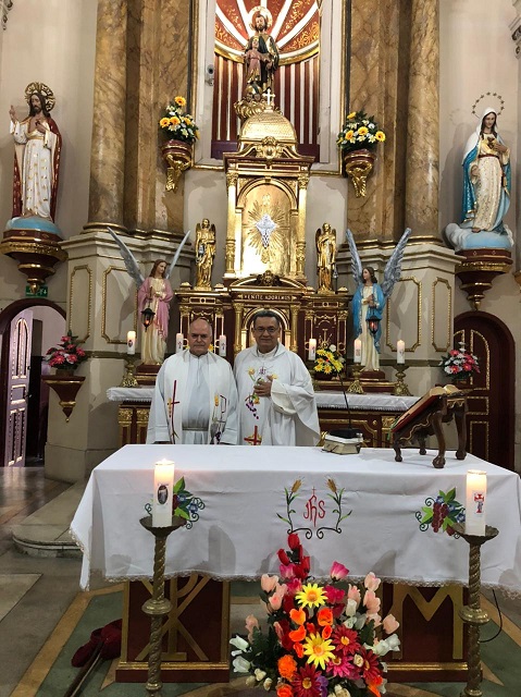 Concelebración Eucaristia con Mons. Julio Solorzano