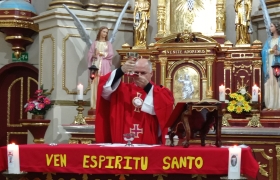 Eucaristía en la Vigilia de Pentecostés.